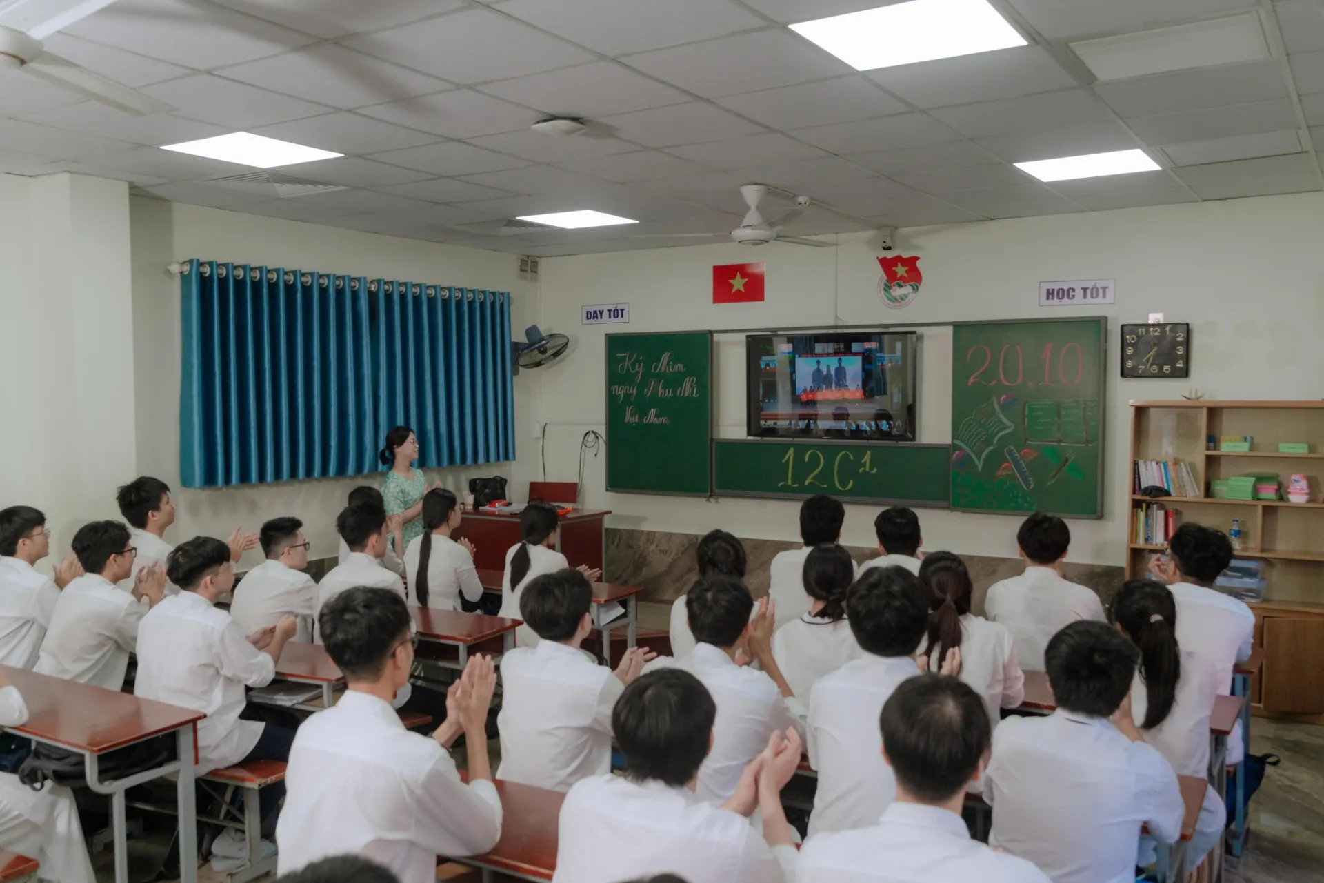CHƯƠNG TRÌNH KỶ NIỆM 95 NGÀY PHỤ NỮ VIỆT NAM (20/10/1930-20/10/2025) VÀ TUYÊN TRUYỀN PHÁP LUẬT VỀ PHÒNG CHỐNG TỘI PHẠM LỪA ĐẢO TRÊN KHÔNG GIAN MẠNG, KỸ NĂNG PCCC, CỨU HỘ CỨU NẠN VÀ TRẬT TỰ ATGT CHO HS 23 25 1