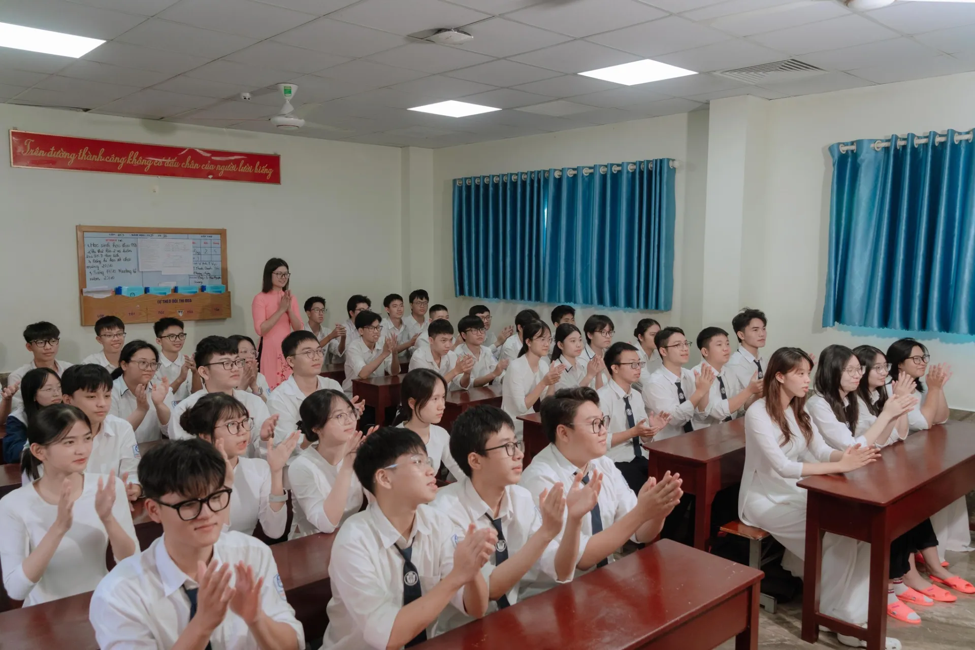 CHƯƠNG TRÌNH KỶ NIỆM 95 NGÀY PHỤ NỮ VIỆT NAM (20/10/1930-20/10/2025) VÀ TUYÊN TRUYỀN PHÁP LUẬT VỀ PHÒNG CHỐNG TỘI PHẠM LỪA ĐẢO TRÊN KHÔNG GIAN MẠNG, KỸ NĂNG PCCC, CỨU HỘ CỨU NẠN VÀ TRẬT TỰ ATGT CHO HS 24 26 2
