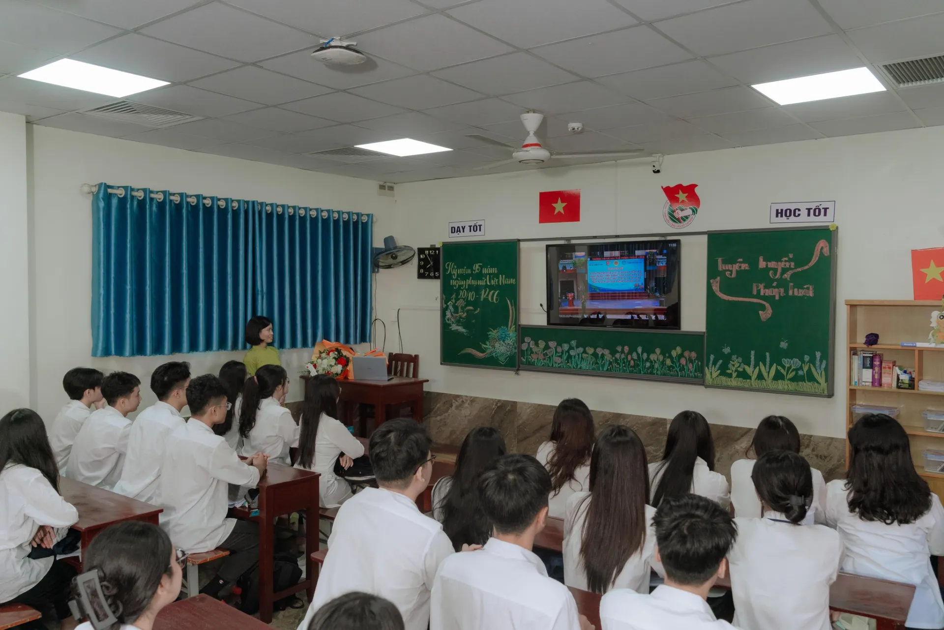 CHƯƠNG TRÌNH KỶ NIỆM 95 NGÀY PHỤ NỮ VIỆT NAM (20/10/1930-20/10/2025) VÀ TUYÊN TRUYỀN PHÁP LUẬT VỀ PHÒNG CHỐNG TỘI PHẠM LỪA ĐẢO TRÊN KHÔNG GIAN MẠNG, KỸ NĂNG PCCC, CỨU HỘ CỨU NẠN VÀ TRẬT TỰ ATGT CHO HS 27 29