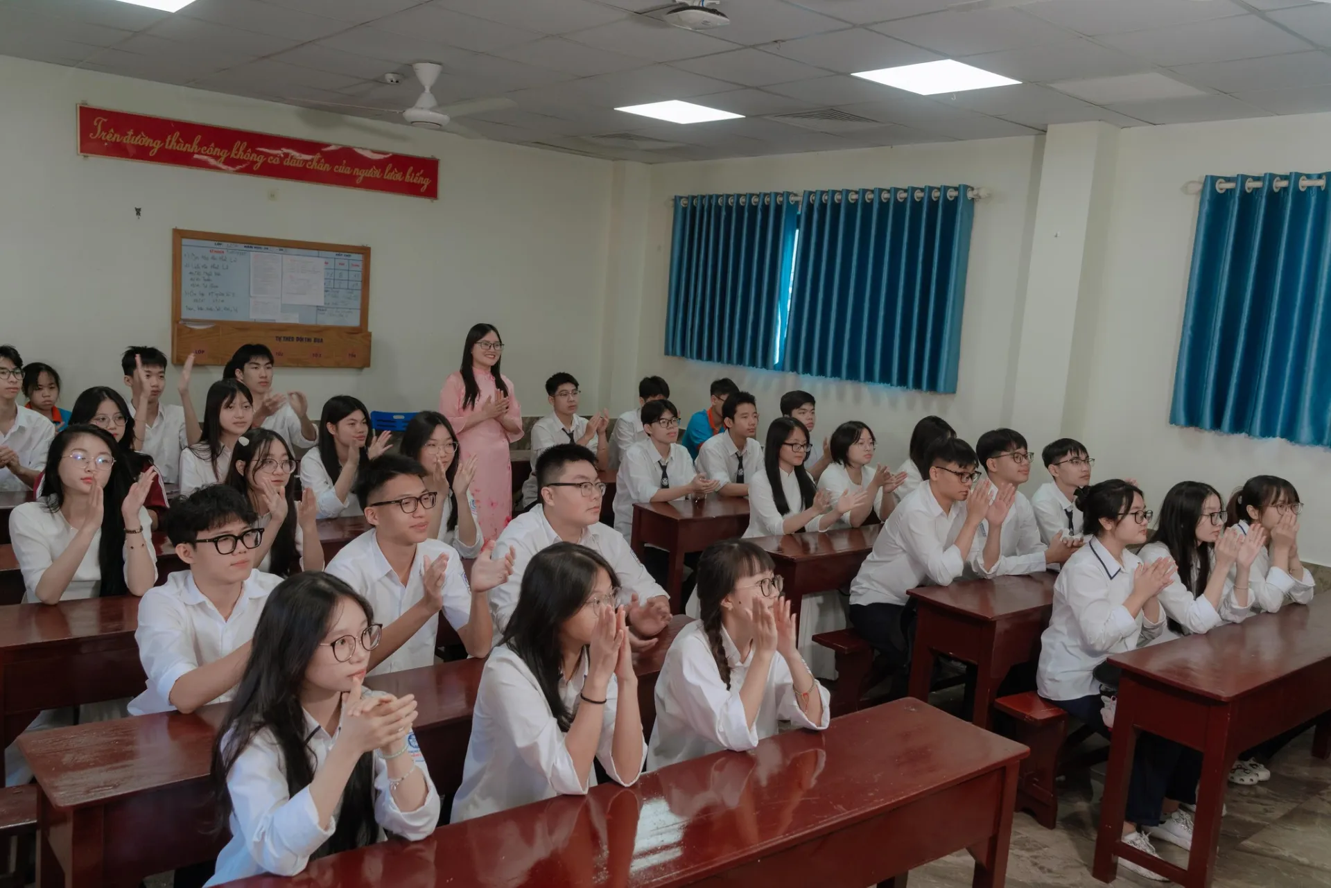 CHƯƠNG TRÌNH KỶ NIỆM 95 NGÀY PHỤ NỮ VIỆT NAM (20/10/1930-20/10/2025) VÀ TUYÊN TRUYỀN PHÁP LUẬT VỀ PHÒNG CHỐNG TỘI PHẠM LỪA ĐẢO TRÊN KHÔNG GIAN MẠNG, KỸ NĂNG PCCC, CỨU HỘ CỨU NẠN VÀ TRẬT TỰ ATGT CHO HS 29 31