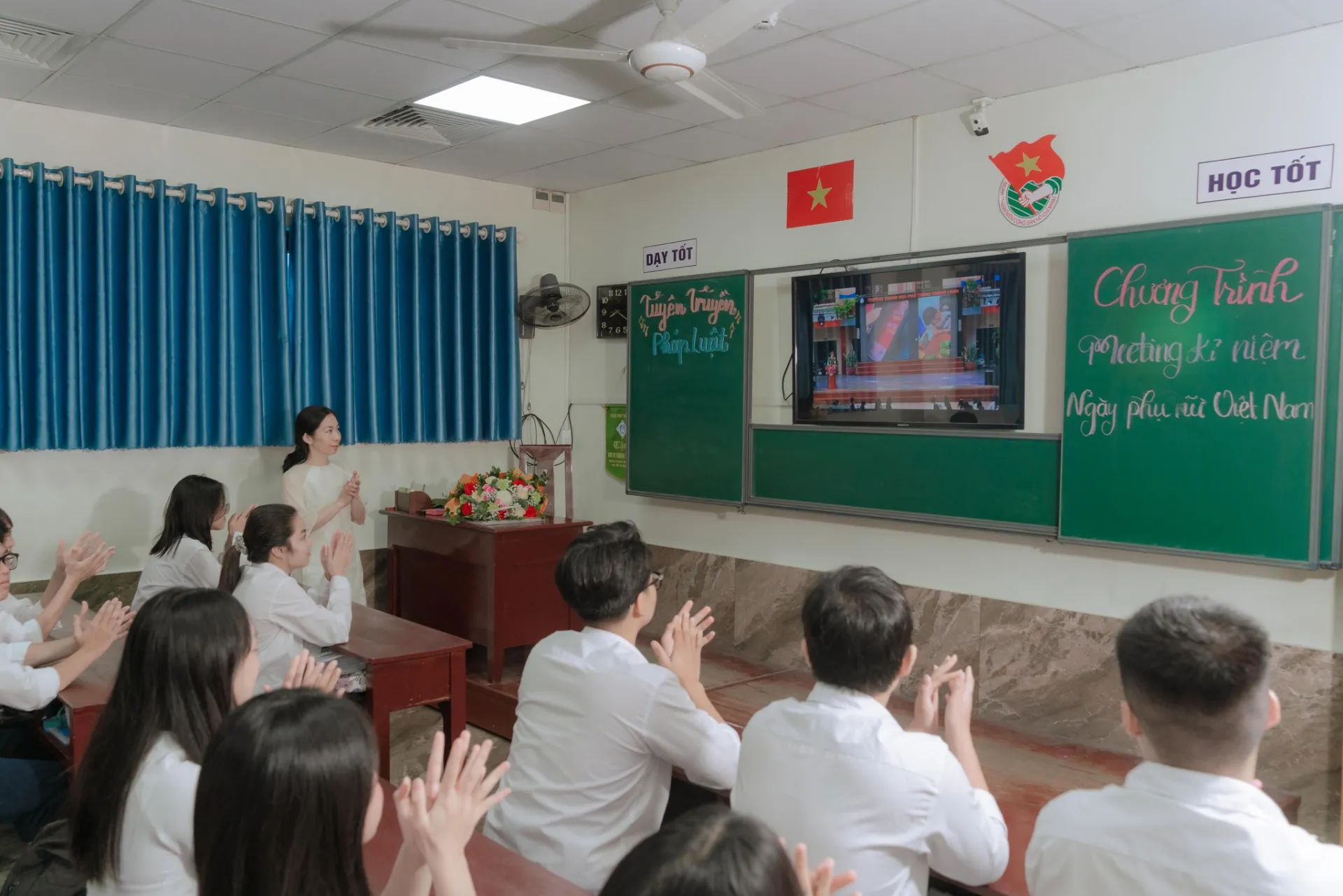 CHƯƠNG TRÌNH KỶ NIỆM 95 NGÀY PHỤ NỮ VIỆT NAM (20/10/1930-20/10/2025) VÀ TUYÊN TRUYỀN PHÁP LUẬT VỀ PHÒNG CHỐNG TỘI PHẠM LỪA ĐẢO TRÊN KHÔNG GIAN MẠNG, KỸ NĂNG PCCC, CỨU HỘ CỨU NẠN VÀ TRẬT TỰ ATGT CHO HS 30 32