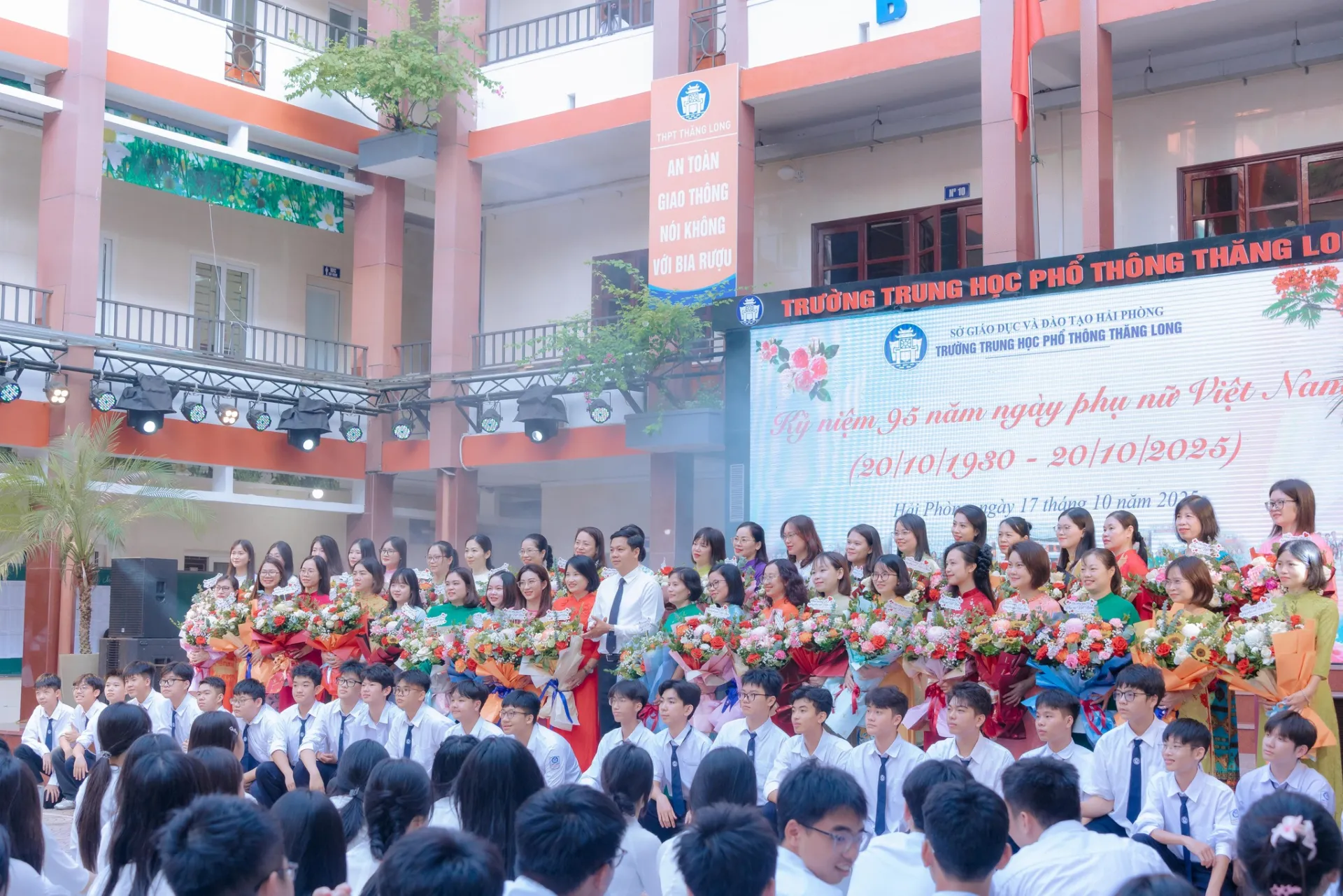 CHƯƠNG TRÌNH KỶ NIỆM 95 NGÀY PHỤ NỮ VIỆT NAM (20/10/1930-20/10/2025) VÀ TUYÊN TRUYỀN PHÁP LUẬT VỀ PHÒNG CHỐNG TỘI PHẠM LỪA ĐẢO TRÊN KHÔNG GIAN MẠNG, KỸ NĂNG PCCC, CỨU HỘ CỨU NẠN VÀ TRẬT TỰ ATGT CHO HS 5 6 1