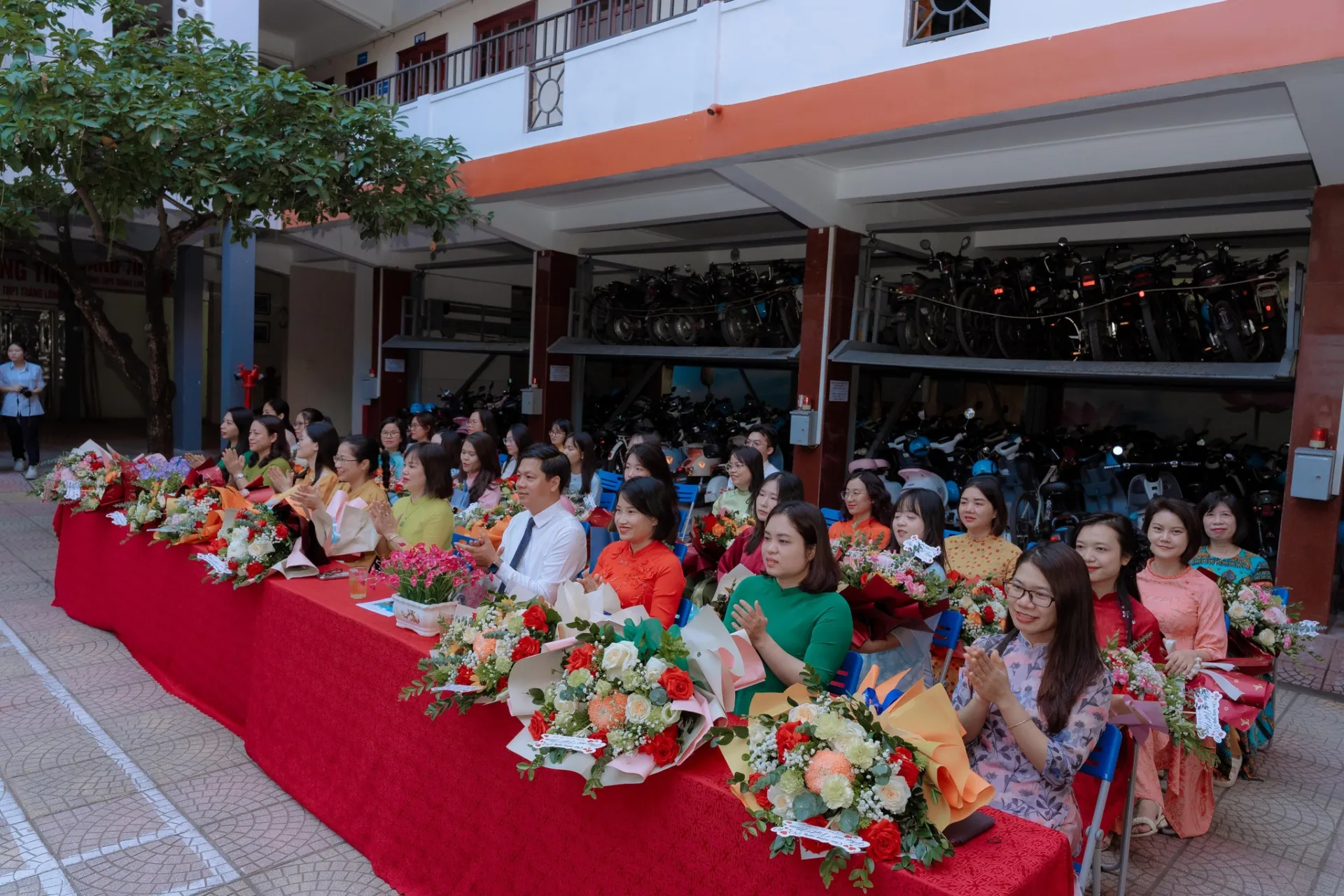CHƯƠNG TRÌNH KỶ NIỆM 95 NGÀY PHỤ NỮ VIỆT NAM (20/10/1930-20/10/2025) VÀ TUYÊN TRUYỀN PHÁP LUẬT VỀ PHÒNG CHỐNG TỘI PHẠM LỪA ĐẢO TRÊN KHÔNG GIAN MẠNG, KỸ NĂNG PCCC, CỨU HỘ CỨU NẠN VÀ TRẬT TỰ ATGT CHO HS 6 7 1