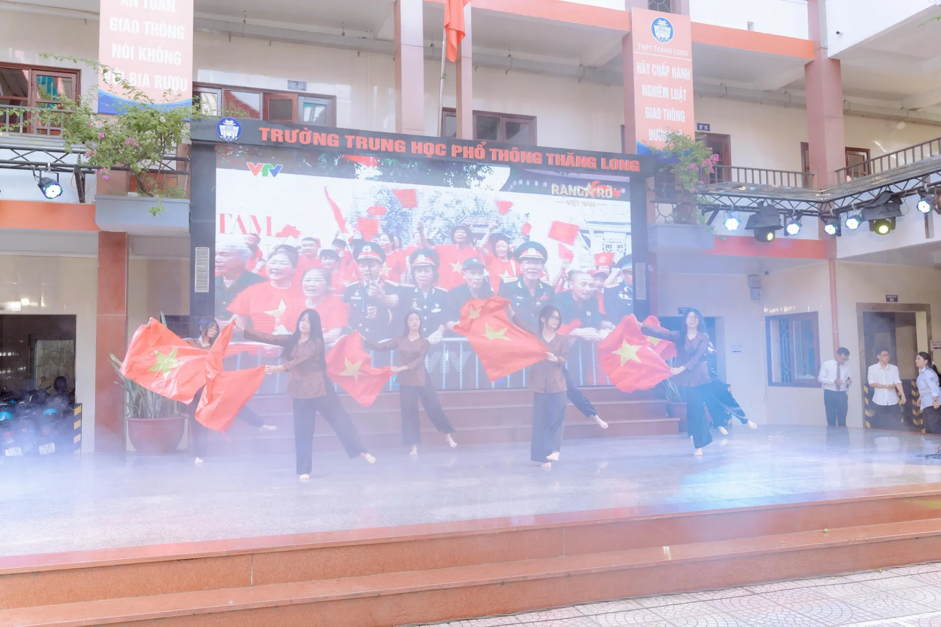 CHƯƠNG TRÌNH KỶ NIỆM 95 NGÀY PHỤ NỮ VIỆT NAM (20/10/1930-20/10/2025) VÀ TUYÊN TRUYỀN PHÁP LUẬT VỀ PHÒNG CHỐNG TỘI PHẠM LỪA ĐẢO TRÊN KHÔNG GIAN MẠNG, KỸ NĂNG PCCC, CỨU HỘ CỨU NẠN VÀ TRẬT TỰ ATGT CHO HS 7 8 1