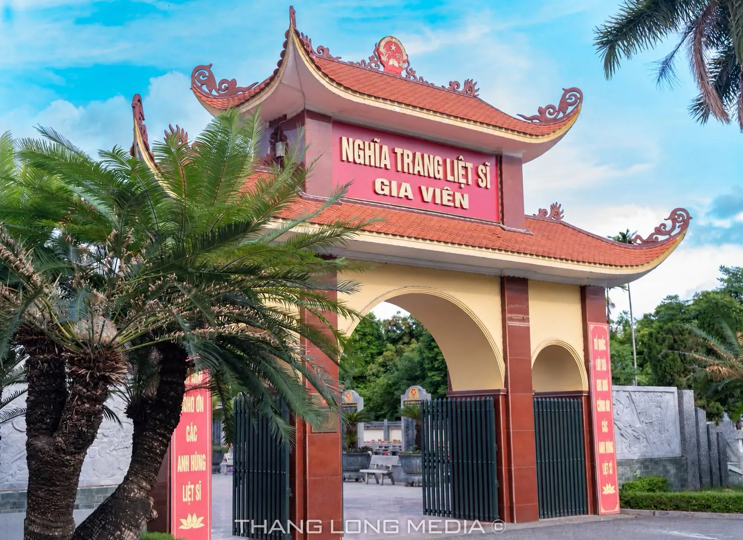 TRƯỜNG THPT THĂNG LONG DÂNG HƯƠNG TƯỞNG NIỆM CÁC ANH HÙNG LIỆT SĨ NHÂN KỶ NIỆM 79 NĂM NGÀY THƯƠNG BINH - LIỆT SĨ (27/7/1947 - 27/7/2026) 13 12 2