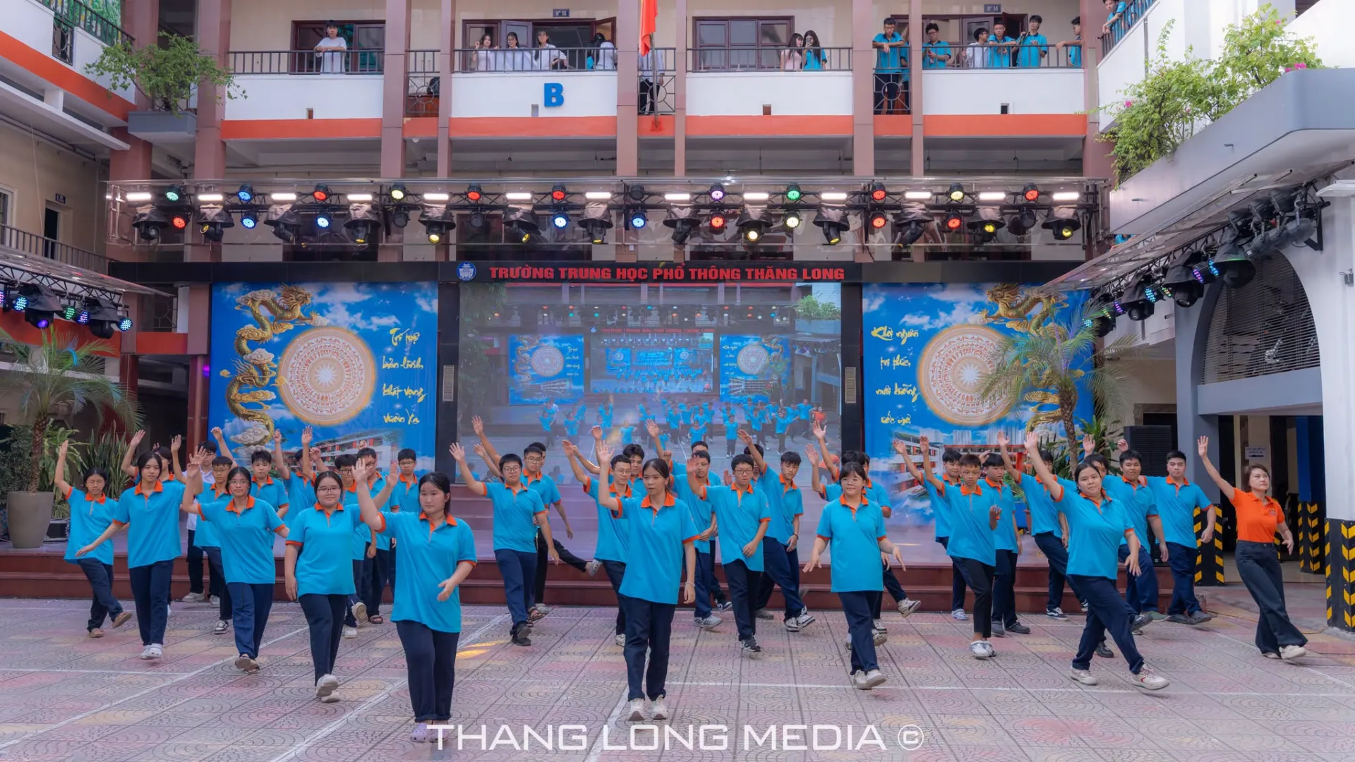 BÙNG NỔ NĂNG LƯỢNG VỚI GALA GIÁO DỤC KỸ NĂNG SỐNG, HƯỚNG NGHIỆP & DÂN VŨ 22 21 4