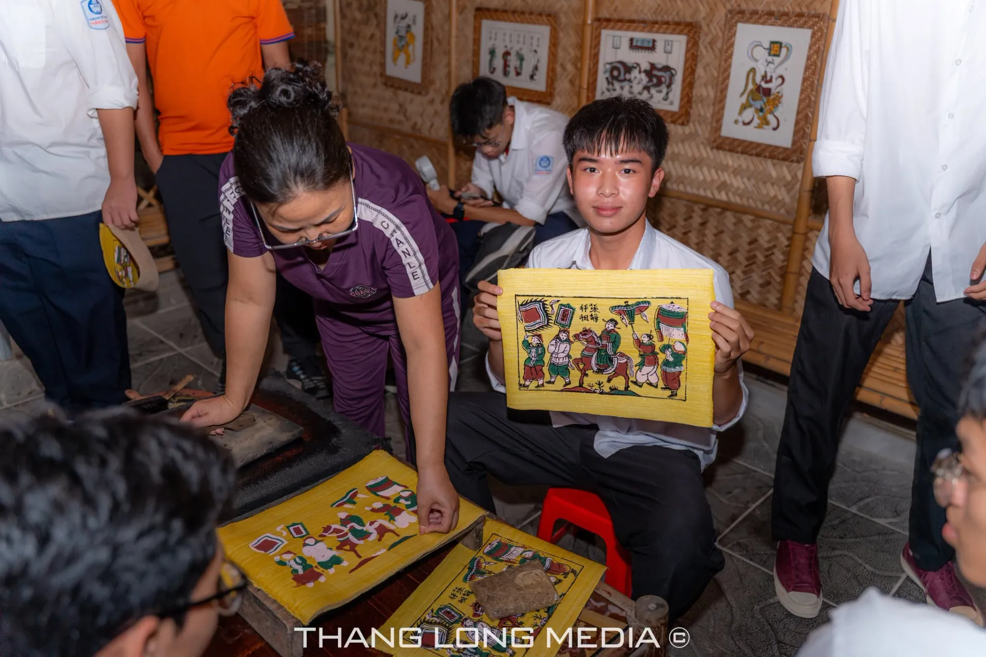 THPT Thăng Long tổ chức hoạt động giáo dục truyền thống: Dâng hương Văn Miếu – Quốc Tử Giám và trải nghiệm văn hóa tranh Đông Hồ 12 16 2