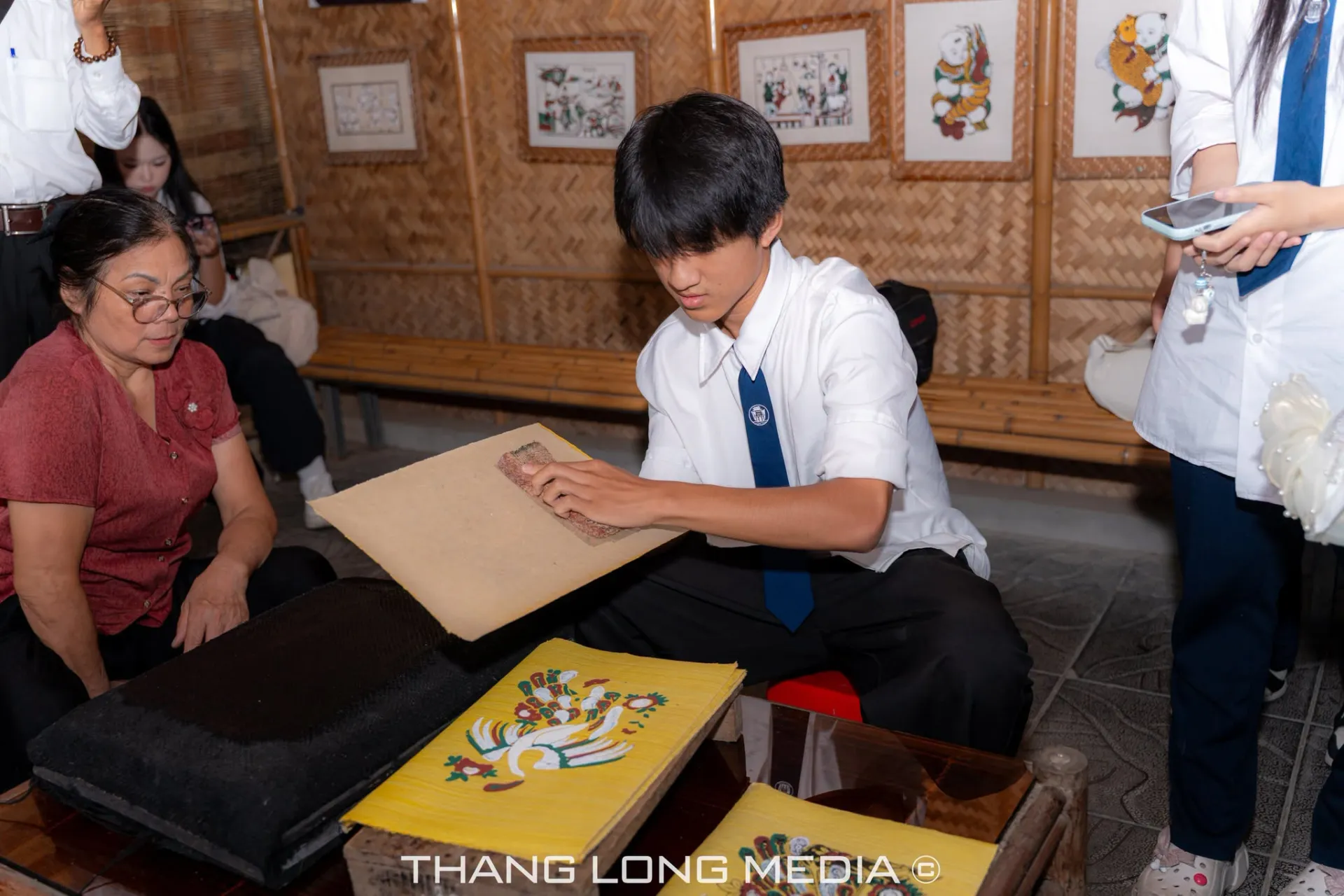 THPT Thăng Long tổ chức hoạt động giáo dục truyền thống: Dâng hương Văn Miếu – Quốc Tử Giám và trải nghiệm văn hóa tranh Đông Hồ 15 19 2