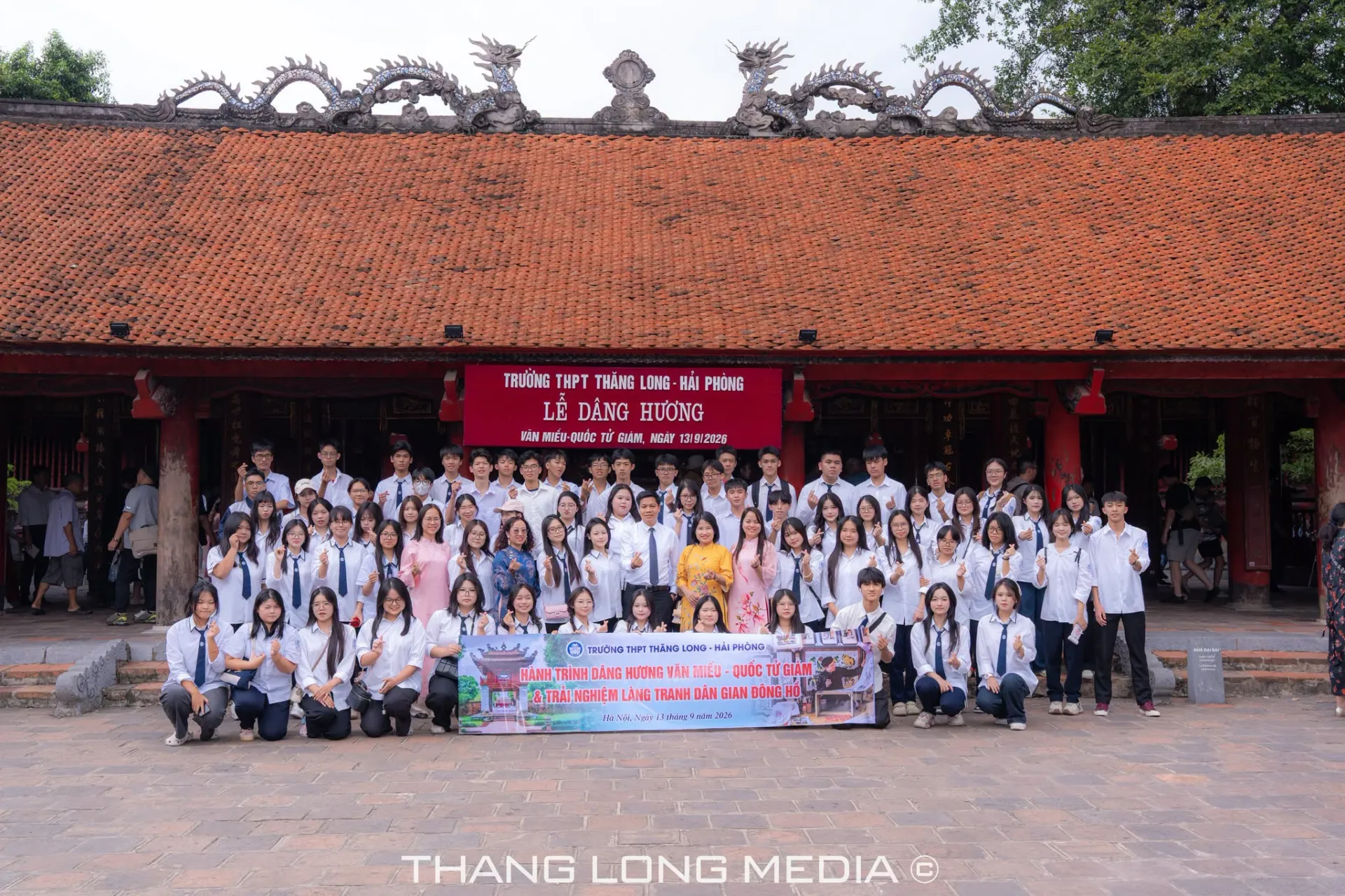 THPT Thăng Long tổ chức hoạt động giáo dục truyền thống: Dâng hương Văn Miếu – Quốc Tử Giám và trải nghiệm văn hóa tranh Đông Hồ 3 2 1