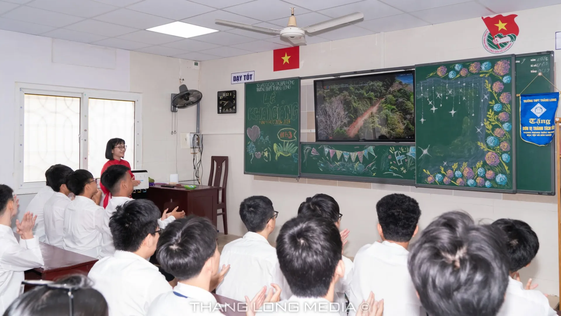 TRƯỜNG THPT THĂNG LONG LONG TRỌNG TỔ CHỨC LỄ KHAI GIẢNG NĂM HỌC 2026 – 2027 21 20 1
