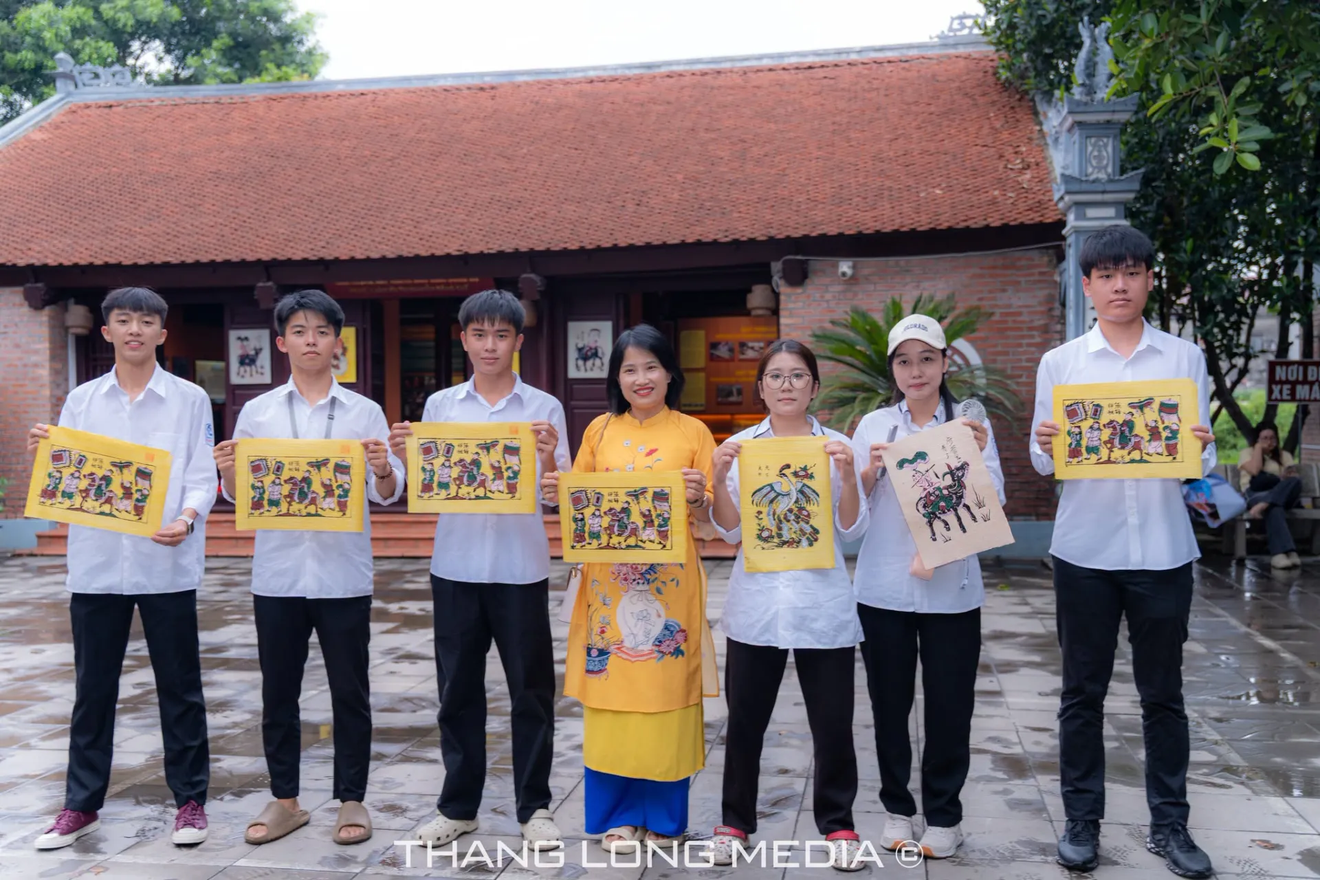 THPT Thăng Long tổ chức hoạt động giáo dục truyền thống: Dâng hương Văn Miếu – Quốc Tử Giám và trải nghiệm văn hóa tranh Đông Hồ 16 20 2