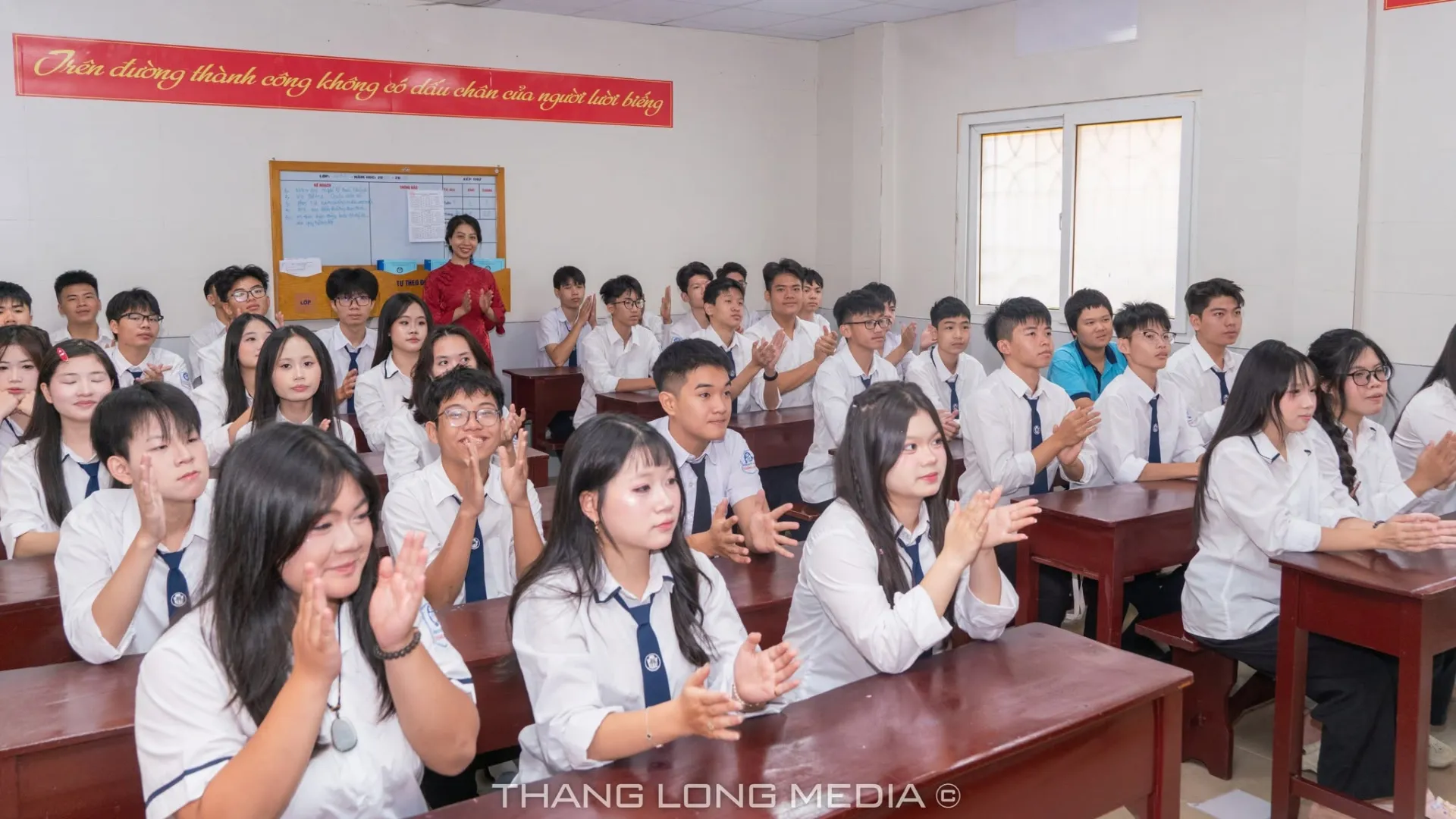 TRƯỜNG THPT THĂNG LONG LONG TRỌNG TỔ CHỨC LỄ KHAI GIẢNG NĂM HỌC 2026 – 2027 23 22 1