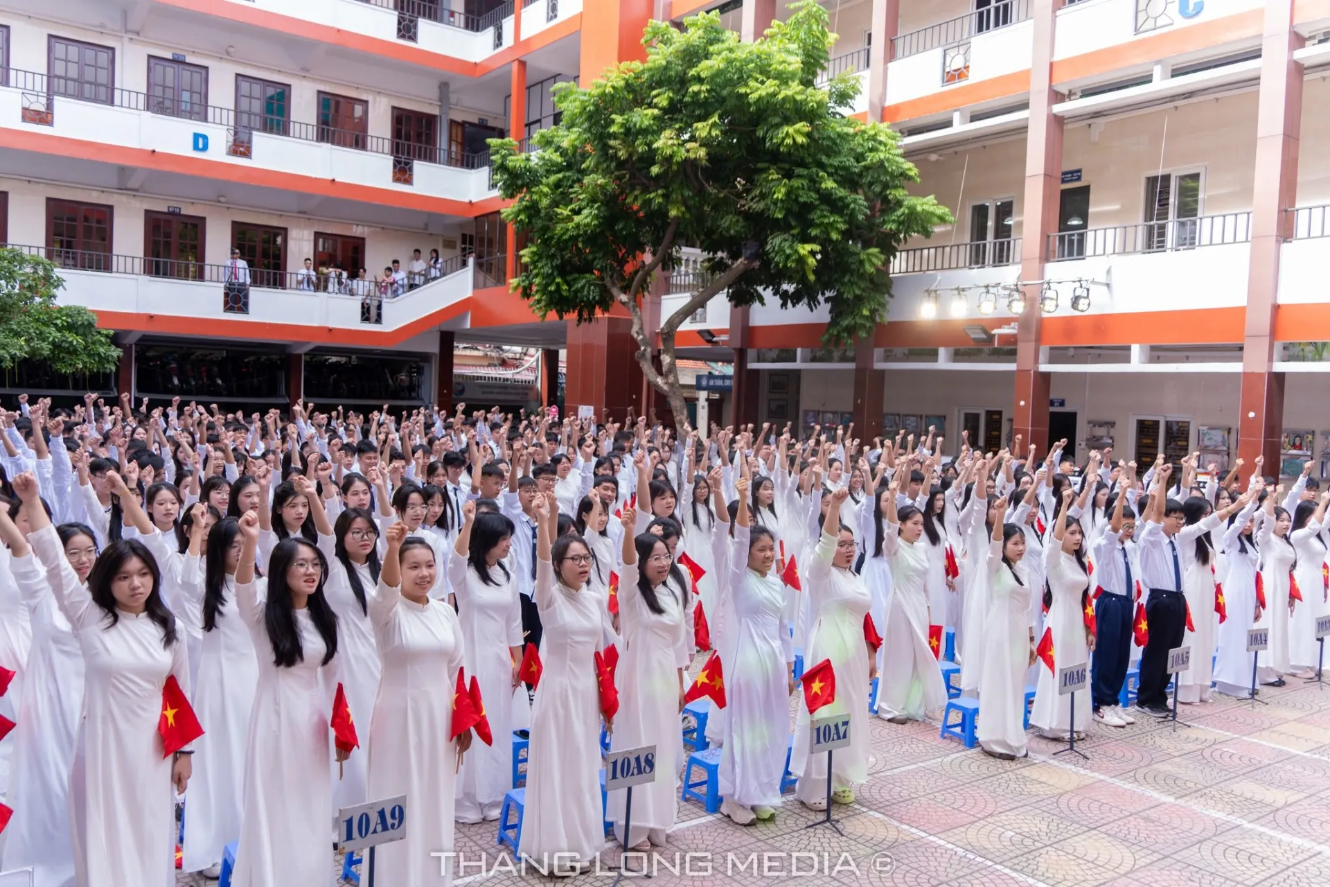 TRƯỜNG THPT THĂNG LONG LONG TRỌNG TỔ CHỨC LỄ KHAI GIẢNG NĂM HỌC 2026 – 2027 26 30