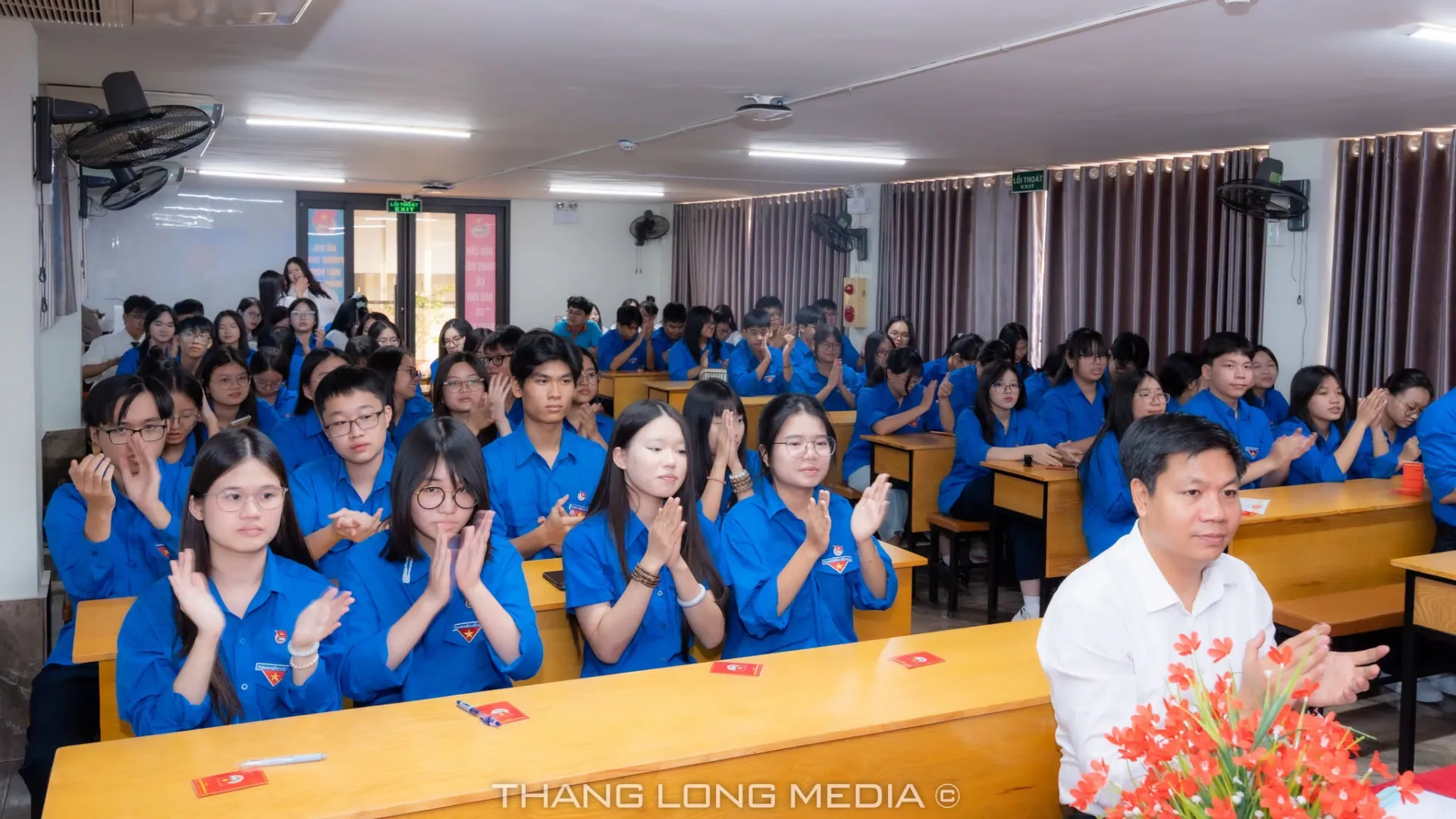 KHẮC GHI DẤU ẤN - VỮNG BƯỚC TƯƠNG LAI - ĐẠI HỘI ĐẠI BIỂU ĐOÀN TNCS HỒ CHÍ MINH TRƯỜNG THPT THĂNG LONG NHIỆM KỲ 2026 – 2027 32 31 1