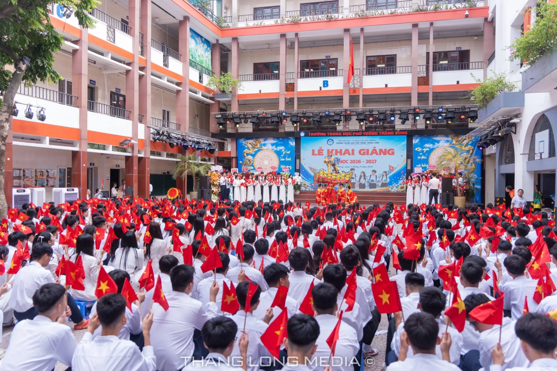 TRƯỜNG THPT THĂNG LONG LONG TRỌNG TỔ CHỨC LỄ KHAI GIẢNG NĂM HỌC 2026 – 2027 27 31