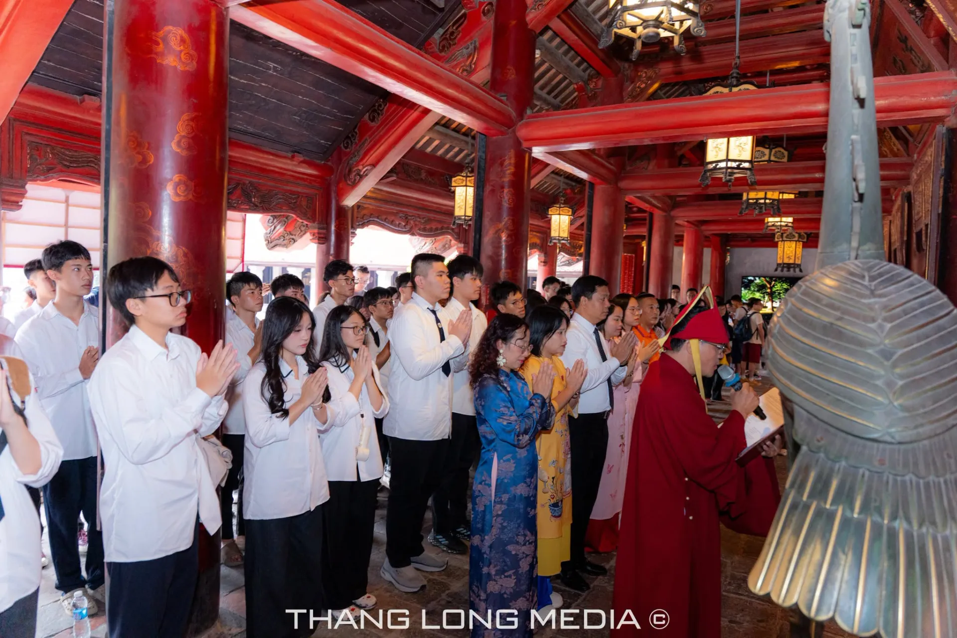 THPT Thăng Long tổ chức hoạt động giáo dục truyền thống: Dâng hương Văn Miếu – Quốc Tử Giám và trải nghiệm văn hóa tranh Đông Hồ 4 4 2