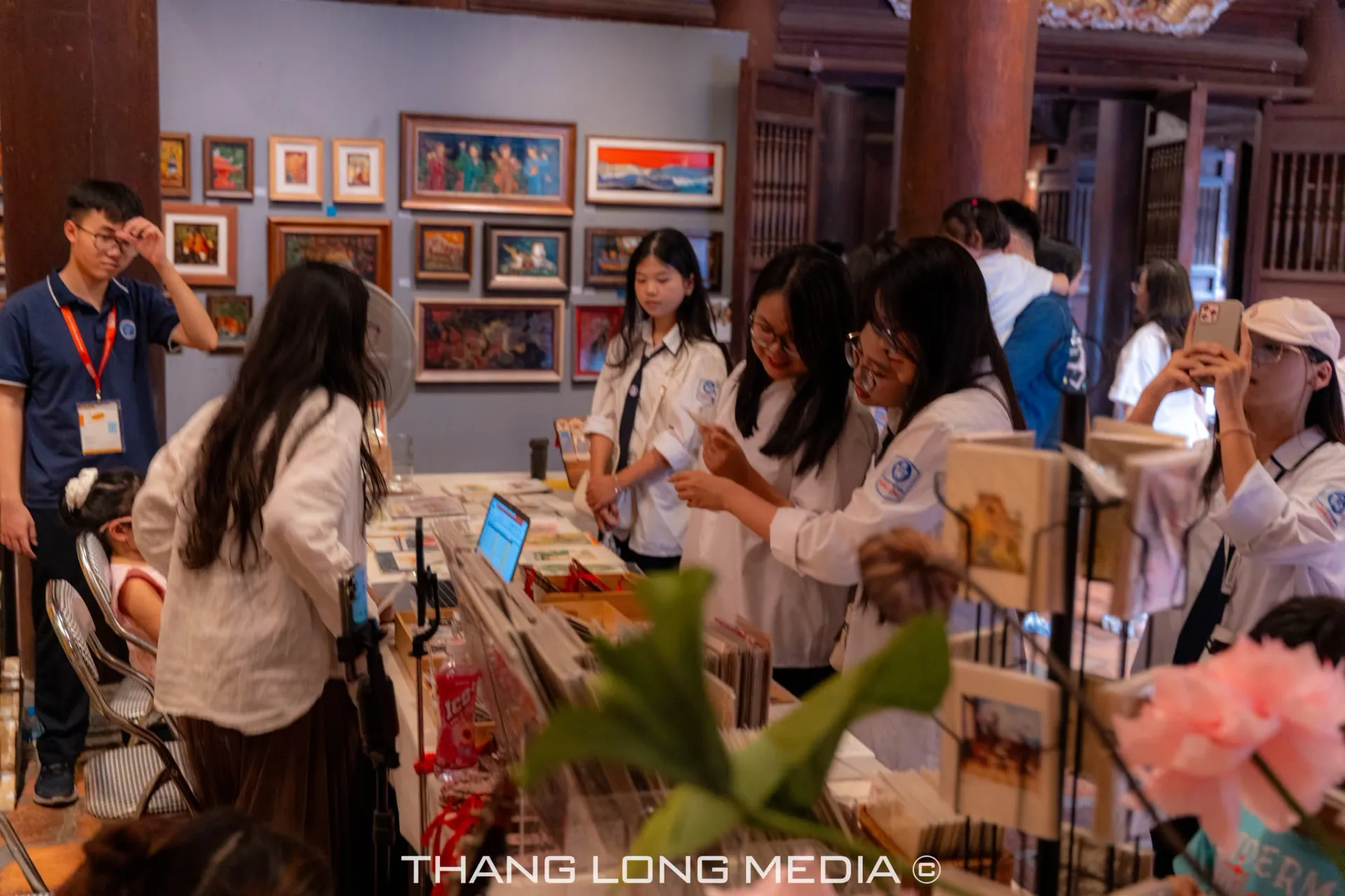 THPT Thăng Long tổ chức hoạt động giáo dục truyền thống: Dâng hương Văn Miếu – Quốc Tử Giám và trải nghiệm văn hóa tranh Đông Hồ 6 9 1
