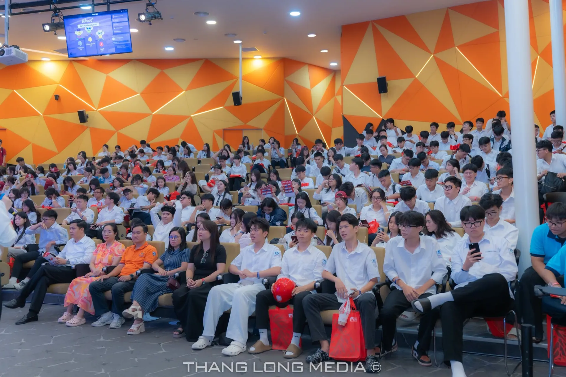 TRẢI NGHIỆM HƯỚNG NGHIỆP – KHÁM PHÁ MÔI TRƯỜNG CHUẨN QUỐC TẾ TẠI ĐẠI HỌC ANH QUỐC VIỆT NAM 6 4 1